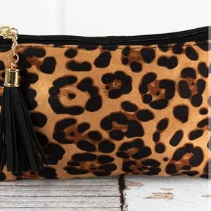 BEIGE LUXE LEOPARD TASSEL WRISTLET POUCH